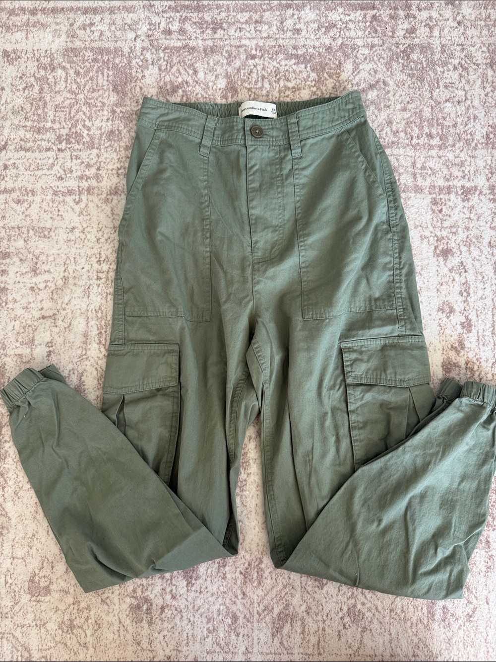 A&F Women’s Olive Cargo Jogger Pants with Multiple Pockets
